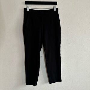 Aritzia Babaton Cropped Black workwear pants / tapered slacks